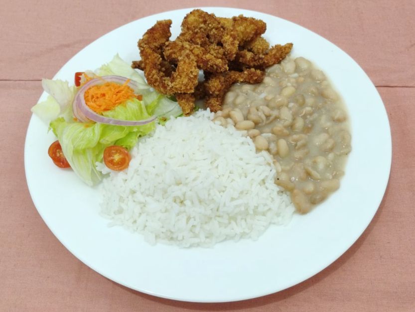 Isca de Frango Empanado-Arroz-Feijão-Salada-Casa Do Sabor Caseiro